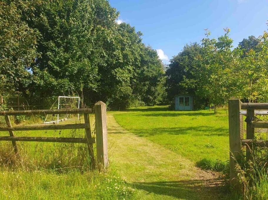 Nature Charm & Fruit Delights, Multi-Generation Celebratory Home -Try, Relax, Repeat - Sellindge Ashford  Extérieur photo